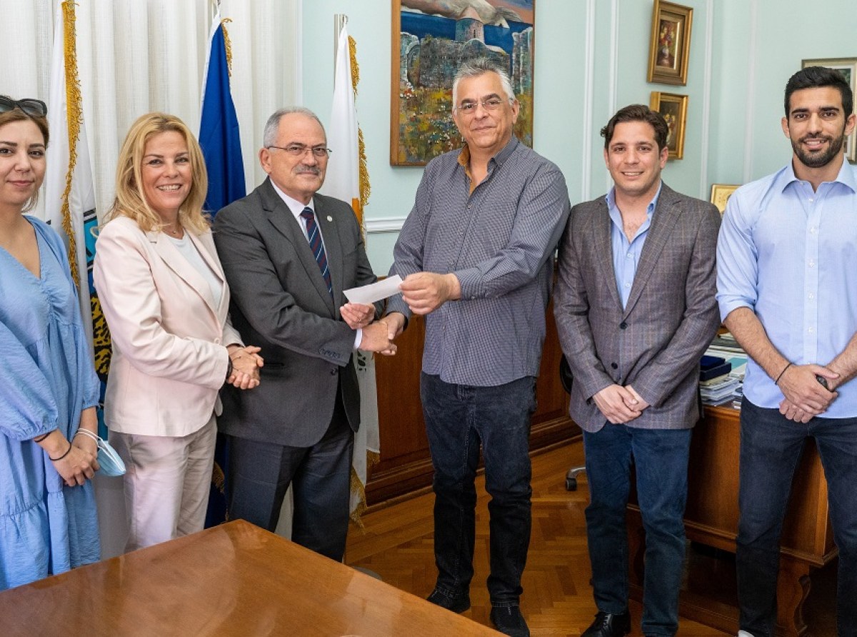 Παράδοση επιταγής από την εταιρεία Nexters στο Κοινωνικό Παντοπωλείο  του Δήμου Λεμεσού